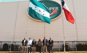 洪都拉斯驻智利大使参观 Agrosuper 公司罗萨里奥工厂